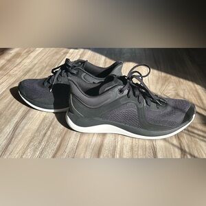 Lululemon Strongfeel Womens Training Shoe
Black - 8 - NWOT